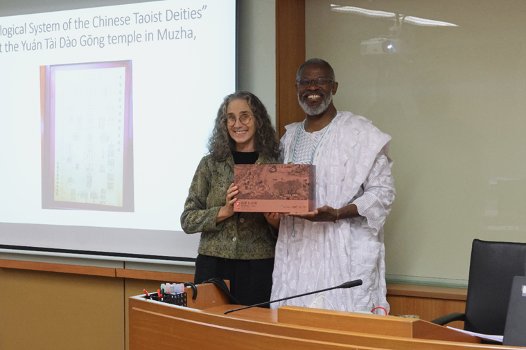 Lecture moderator, Prof. Courtney Work from the Department of Ethnology presenting souvenir to Prof. Matory.